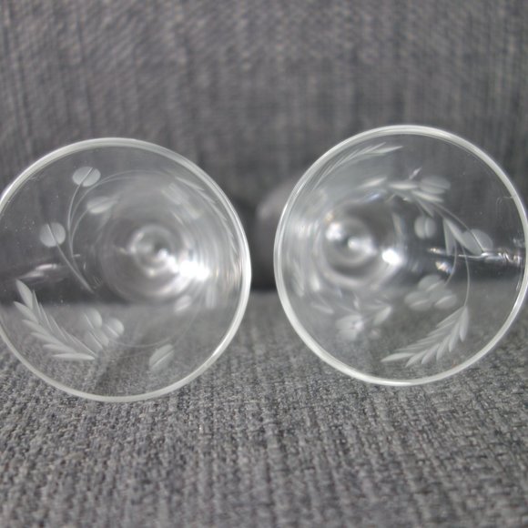 Mini Wine Glasses with Leaf Pattern - Picture 4 of 11